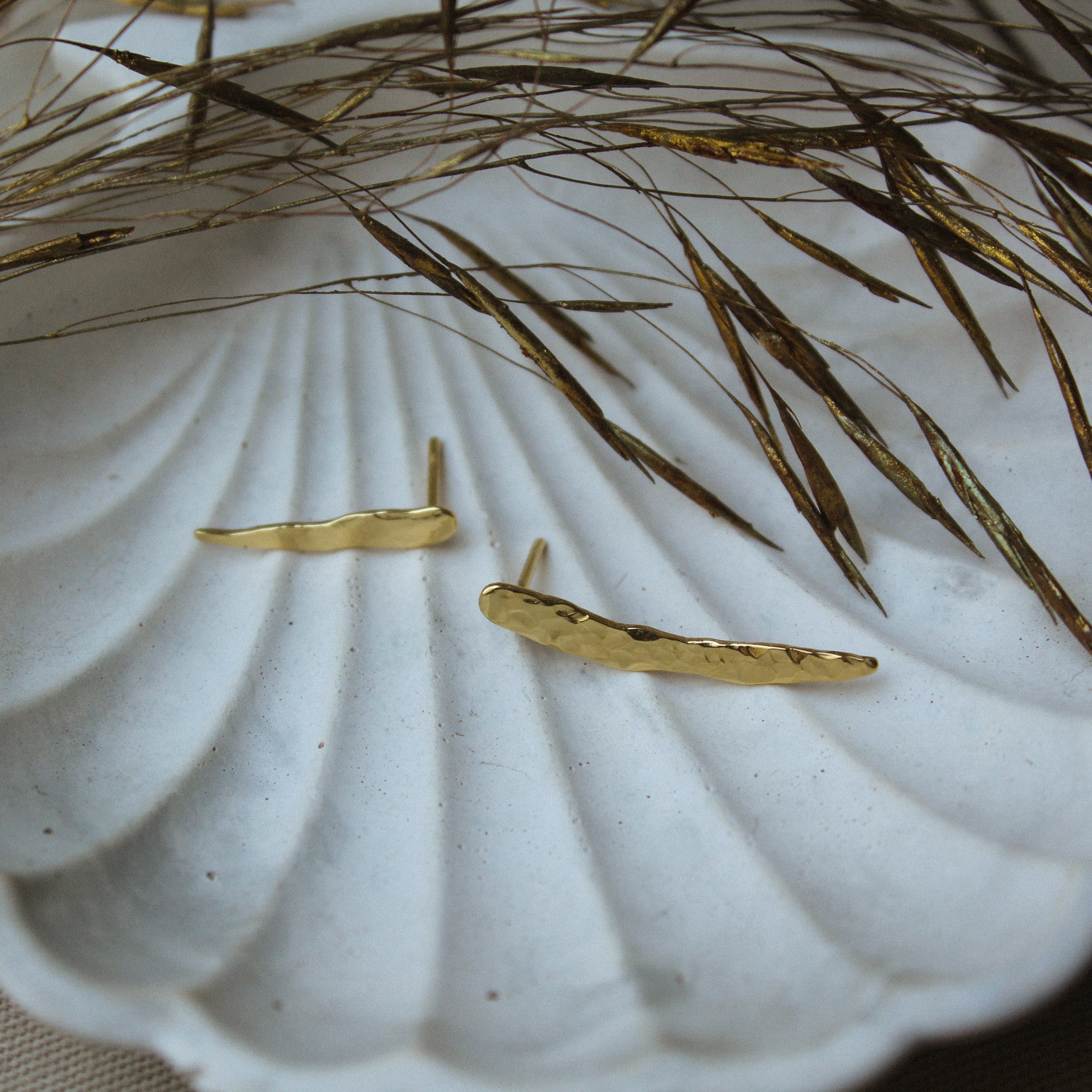 Brinco Imperfeito Lateral Golden