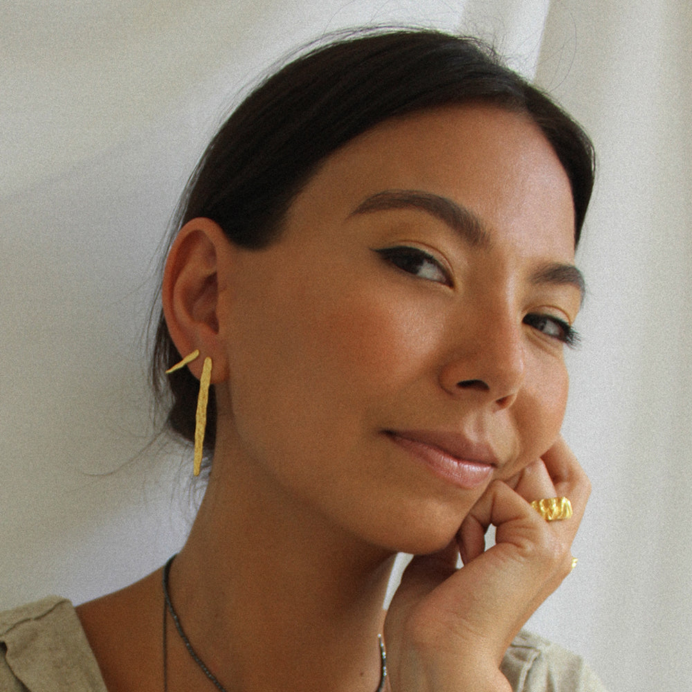 Brinco Imperfeito Lateral Golden